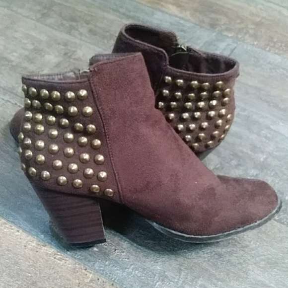 Ankle bootie with gold stud detail - Picture 7 of 7